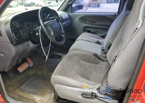 2001 Dodge Ram 1500 из США, поврежденный, VIN 3B7HF13Z01G737150